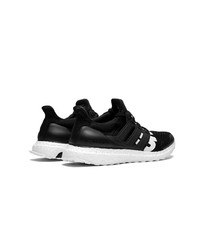 Chaussures de sport noires et blanches adidas