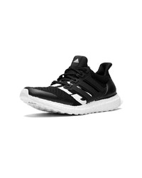 Chaussures de sport noires et blanches adidas