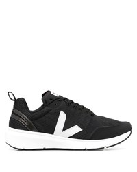 Chaussures de sport noires et blanches Veja