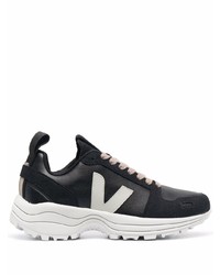 Chaussures de sport noires et blanches Veja