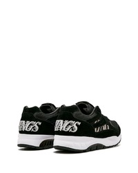 Chaussures de sport noires et blanches Reebok