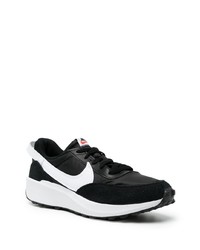 Chaussures de sport noires et blanches Nike