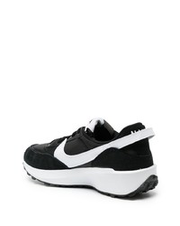 Chaussures de sport noires et blanches Nike