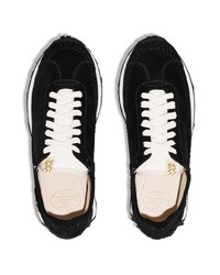 Chaussures de sport noires et blanches VISVIM