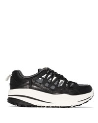 Chaussures de sport noires et blanches White Mountaineering