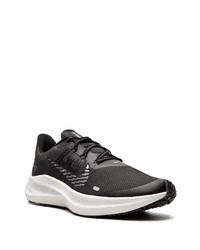 Chaussures de sport noires et blanches Nike