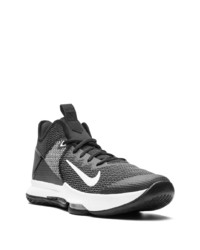 Chaussures de sport noires et blanches Nike