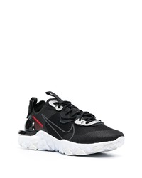 Chaussures de sport noires et blanches Nike