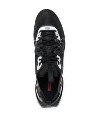 Chaussures de sport noires et blanches Nike