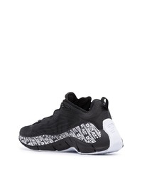 Chaussures de sport noires et blanches Reebok