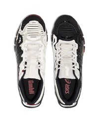 Chaussures de sport noires et blanches Asics