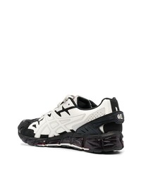 Chaussures de sport noires et blanches Asics