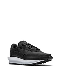 Chaussures de sport noires et blanches Nike