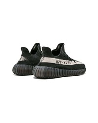 Chaussures de sport noires et blanches adidas YEEZY