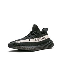 Chaussures de sport noires et blanches adidas YEEZY