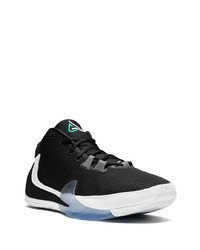 Chaussures de sport noires et blanches Nike