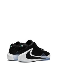 Chaussures de sport noires et blanches Nike