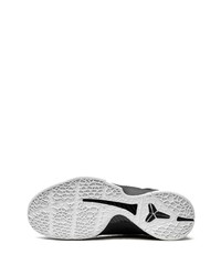 Chaussures de sport noires et blanches Nike