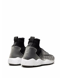 Chaussures de sport noires et blanches Nike