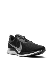 Chaussures de sport noires et blanches Nike