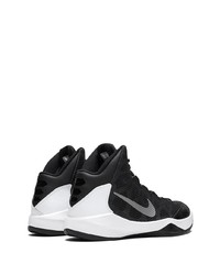 Chaussures de sport noires et blanches Nike