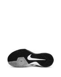 Chaussures de sport noires et blanches Nike