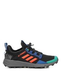 Chaussures de sport noires adidas