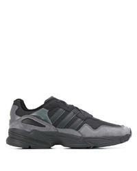 Chaussures de sport noires adidas