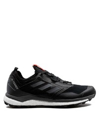 Chaussures de sport noires adidas