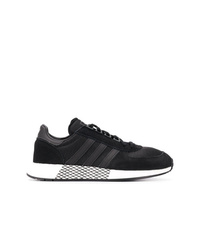 Chaussures de sport noires adidas