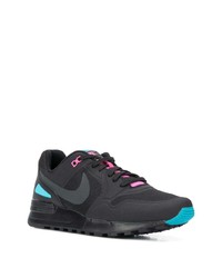 Chaussures de sport noires Nike