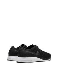 Chaussures de sport noires Nike