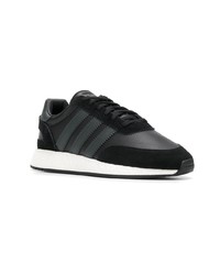 Chaussures de sport noires adidas