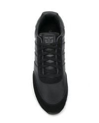 Chaussures de sport noires adidas