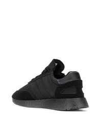 Chaussures de sport noires adidas