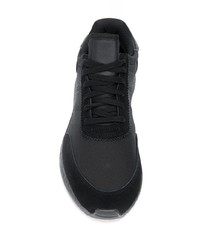 Chaussures de sport noires adidas