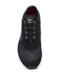 Chaussures de sport noires adidas