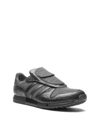 Chaussures de sport noires adidas