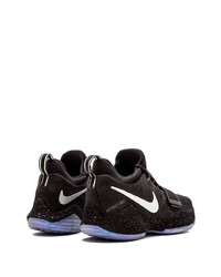 Chaussures de sport noires Nike