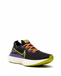 Chaussures de sport noires Nike