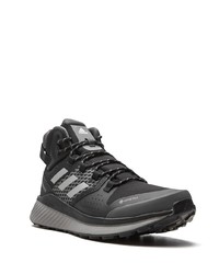 Chaussures de sport noires adidas