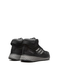 Chaussures de sport noires adidas