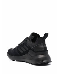 Chaussures de sport noires adidas