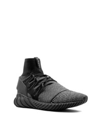 Chaussures de sport noires adidas