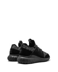 Chaussures de sport noires adidas