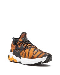 Chaussures de sport orange Nike