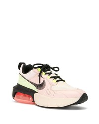 Chaussures de sport roses Nike