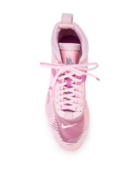 Chaussures de sport roses Nike