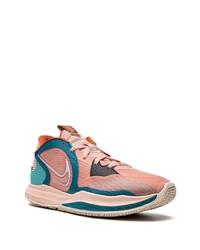 Chaussures de sport roses Nike