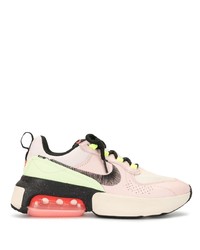 Chaussures de sport roses Nike